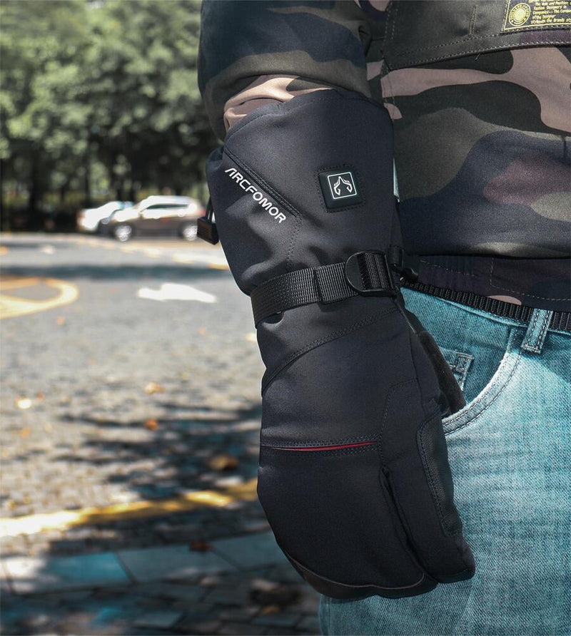 This picture shows what Arcfomor's “Crab Claw” heated gloves look like outdoors.
