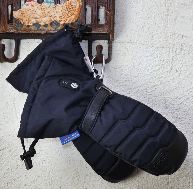 This picture shows what Arcfomor's “Niagara Stone” heated gloves look like outdoors.