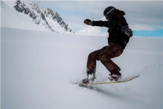 Cold Weather Skiing: Essential Gear for Skiing Enthusiasts - Heated Gloves - Arcfomor®