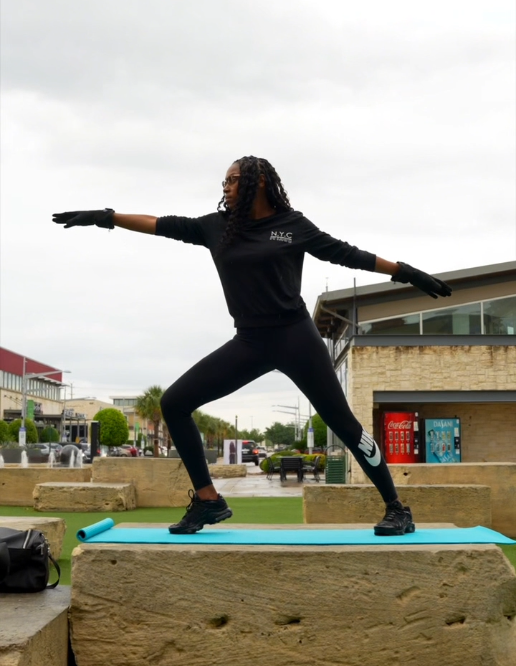 An athlete doing outdoor training on a wet mat during a cold rain, demonstrating how to prevent winter joint stiffness and maintain flexibility.