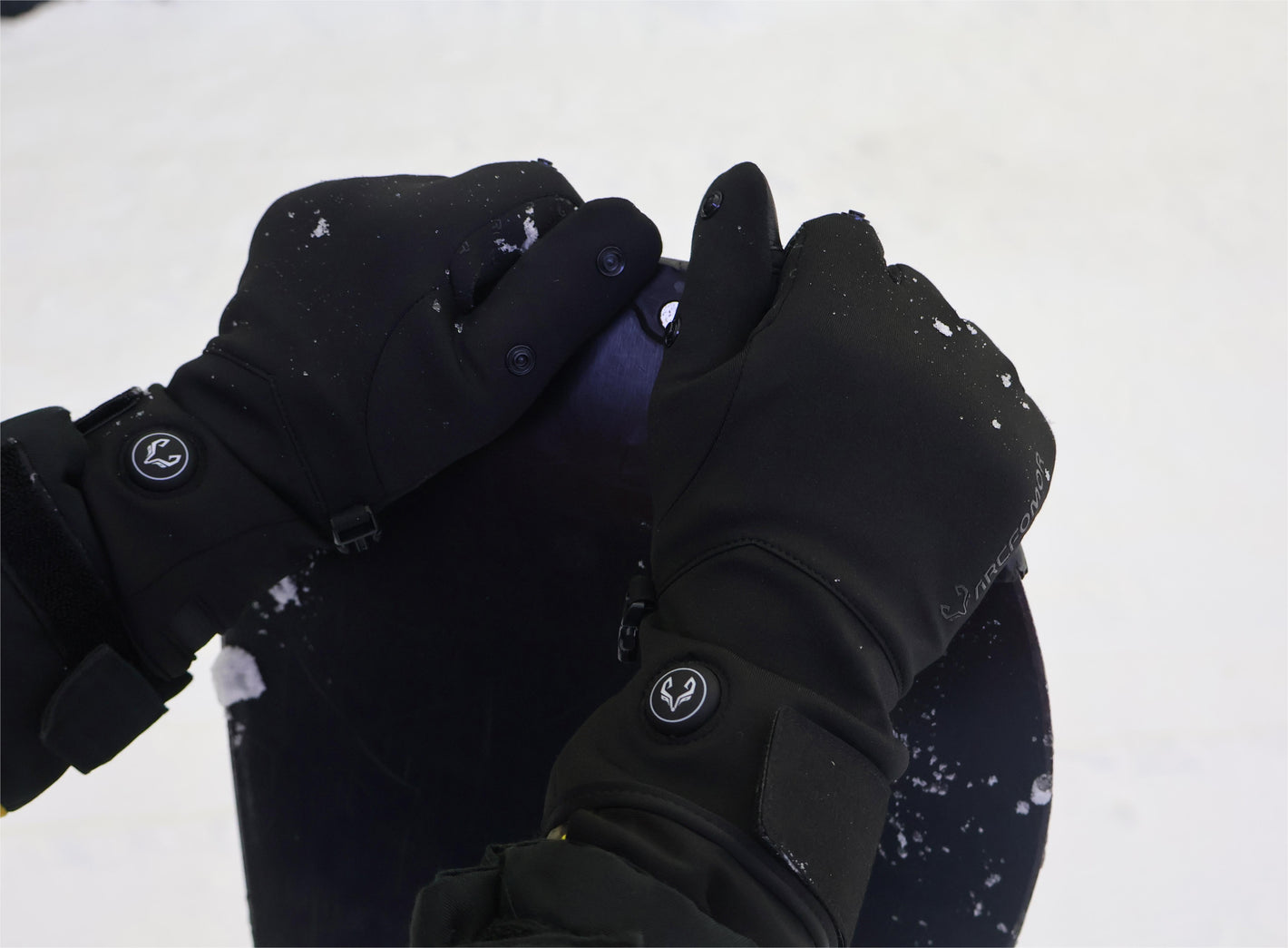 Spider Silk flip-top heated gloves with water-resistant fabric for winter hiking and photography.