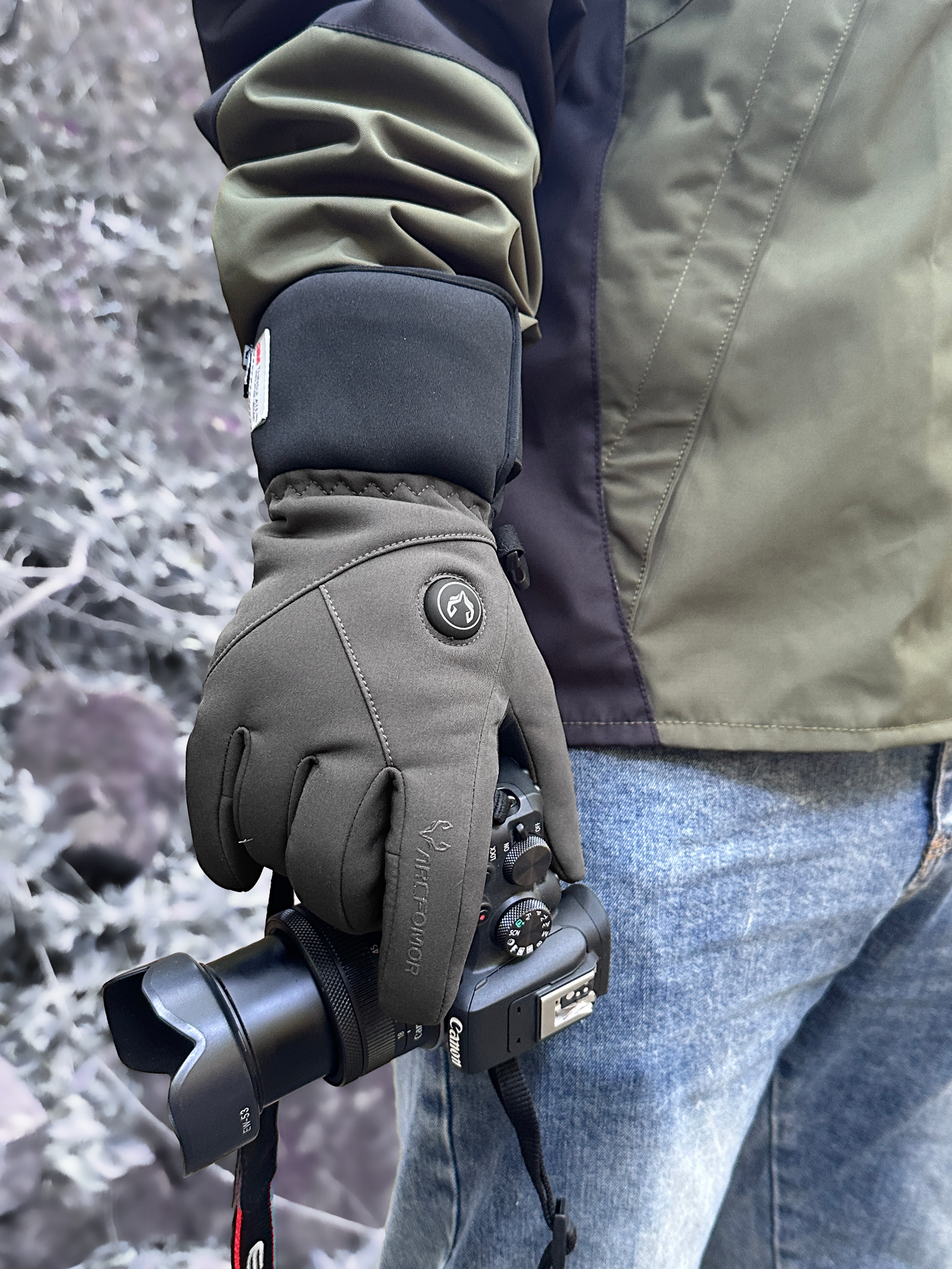 In the field, a man wearing Arcfomor's Ember thin heated gloves is shooting with his camera.