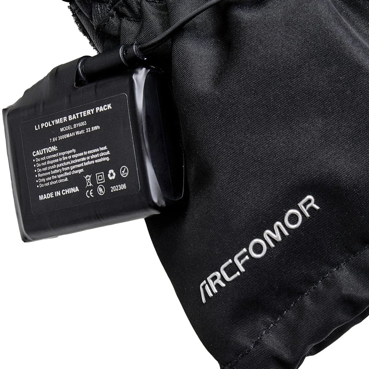 Rechargeable battery connected to the Niagara Stone heated mitten