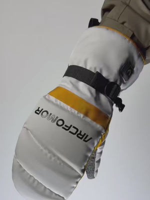 Demonstration video of Toboggan Heated Snowboard Gloves