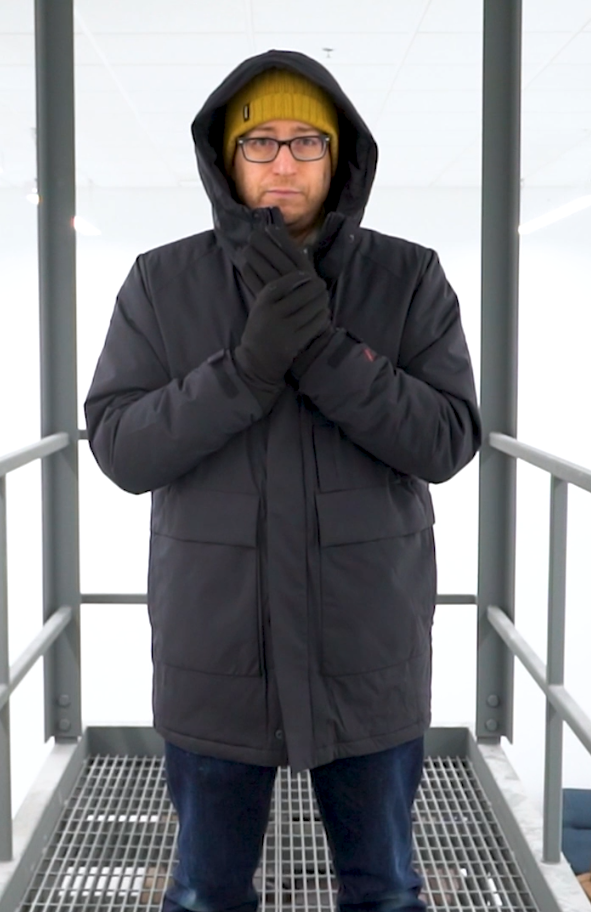 This video demonstrates how to wear and charge the Arcform Spider Silk. Thanks to its flip-top fingertip design, these gloves make it very easy to operate cameras and other smart devices.